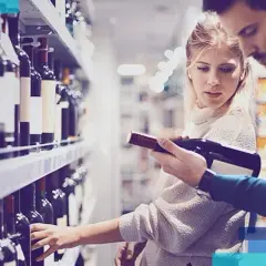 Ile alkoholu z Bułgarii do Polski? Limity samolotem i porady