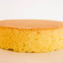 Un soffice pan di spagna, base perfetta per ogni creazione di pasticceria professionale.