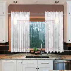 Cortinas en cocinas modernas: ¿cómo elegir estilo y durabilidad?