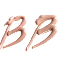 Dwa pociągnięcia kremowego podkładu bb tworzą literę "B".