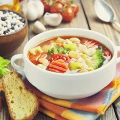 Przesolona zupa? Szybkie sposoby na ratunek i zapobieganie