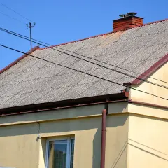 Jak uzyskać dofinansowanie do wymiany dachu i uniknąć wysokich kosztów