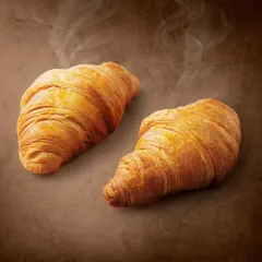 Dwa złociste rogaliki z piekarni Lidl, kuszące smakiem i aromatem. Idealne na śniadanie, choć warto sprawdzić ich kcal.