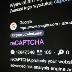 Szukasz informacji: recaptcha co to? Widzisz wyniki wyszukiwania Google, w tym link do strony o reCAPTCHA, która chroni strony przed botami.