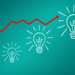 Gráfico de línea roja ascendente sobre bombillas de luz, simbolizando el crecimiento de **herramientas inteligentes** y la innovación.