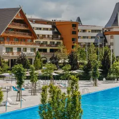 Hotel Gołębiewski Karpacz z basenem i leżakami. Wiele osób szuka hotel Gołębiewski Karpacz opinie, by sprawdzić ofertę.