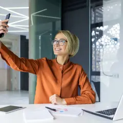 Jak zrobić zdjęcie biznesowe, które wyróżni Cię w pracy?