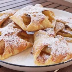Szybki przepis na ciasto francuskie z jabłkami, które zachwyci każdego