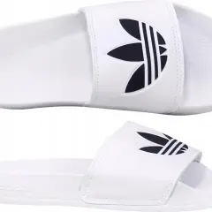 Białe klapki Adilette Lite Slides z czarnym logo Adidas. Idealne na basen i plażę.