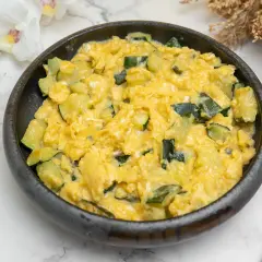 Revuelto de calabacín cremoso, un plato sencillo y delicioso.