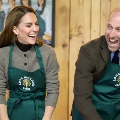Księżna Kate i William śmieją się radośnie podczas wizyty w Long Meadow Farm. Najnowsze wiadomości z ich życia pełne są uśmiechu.
