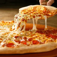 Ciasto na pizzę dzień wcześniej: sekret mistrzowskiego smaku