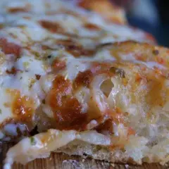 Najlepsze przepisy na ciasto do pizzy cienkie: Sprawdzone wskazówki