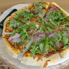 Domowa pizza jak z pizzerii? Mój przepis i tajne triki!