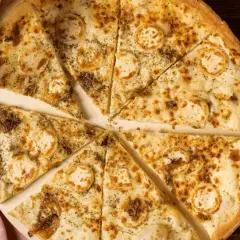 Pizza we Włoszech: Jedz jak Włoch i uniknij faux pas!