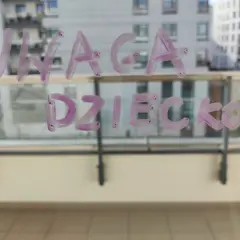 Jak skutecznie zabezpieczyć balkon przed dzieckiem i uniknąć niebezpieczeństw