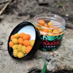 Pomarańczowe i żółte kulki przynęty na karpia Kraken Larwa Wafters. Jaki smak pelletu na karpia? Te kuszą ryby!