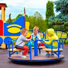 Kiedy zamykają place zabaw? Gdzie sprawdzić daty i jak dbać o bezpieczeństwo?