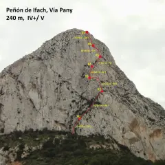 Ruta de escalada en el Peñón de Ifach, Vía Pany, con 7 largos marcados.