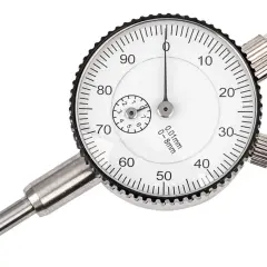 Precyzyjny zegar do ustawiania pompy wtryskowej. Pokazuje odczyt z dokładnością 0.01mm.