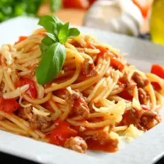 Co zrobić z makaronu spaghetti? 7 kreatywnych przepisów na dania