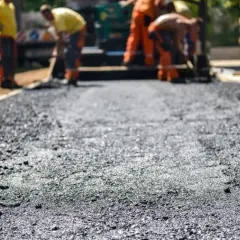 Ile m2 pokrywa tona asfaltu? Sprawdź, zanim zaczniesz projekt!