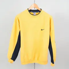 Gdzie kupić bluzy Nike vintage? Najlepsze miejsca i porady zakupowe