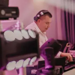 Ile kosztuje DJ na 40 urodziny? Ceny, które mogą Cię zaskoczyć