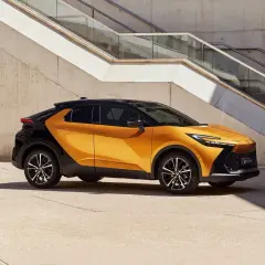 Cena Toyoty C-HR Hybrid od 120 700 zł? Zobacz, jak obniżyć koszt!