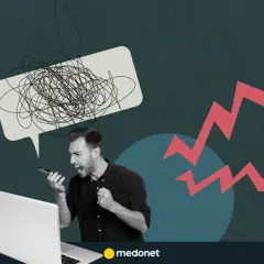 Rozwścieczony mężczyzna krzyczy do telefonu, a nad nim chmura niezrozumiałych słów symbolizuje hejt w internecie.