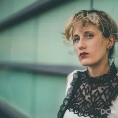 Jak zostać modelką dłoni w Polsce? Stawki, portfolio, agencje