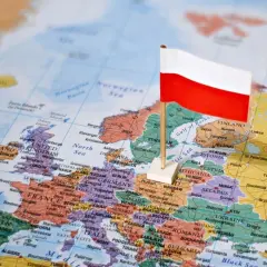 Flaga Polski na mapie Europy.