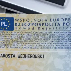 Zgubiony dowód rejestracyjny? Na zdjęciu fragment dokumentu z pieczątką "Starosta Wejherowski".