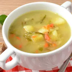 Zupa ogórkowa: Kompletny przepis na idealny smak krok po kroku!