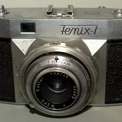 Klasyczny polski aparat fotograficzny sprzed lat, model Fenix-1 z obiektywem Euktar.