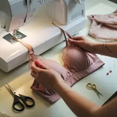 Jak zrobić stanik bez ramiączek? 3 metody DIY na idealne wsparcie!