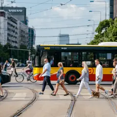 Jak dojechać do sejmu? Sprawdź najlepsze opcje transportu w Warszawie