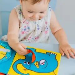 Książeczki sensoryczne: Jak wybrać i wspierać rozwój dziecka?