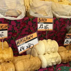 Bacówki w Bukowinie Tatrzańskiej: Jak znaleźć prawdziwy smak Podhala?