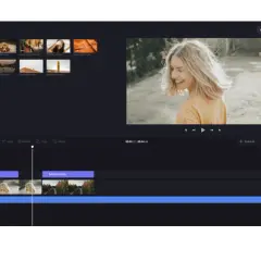 Interfejs aplikacji do montowania filmów z podglądem wideo i ścieżkami wideo oraz muzyki.