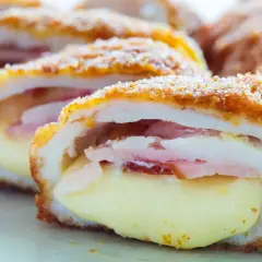 Cordon bleu croustillant, garni de jambon et de fromage fondant. Un délice à savourer !