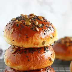 Réussir vos pains burger briochés : la recette et secrets du chef