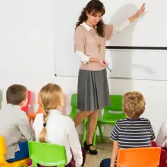 Ile trwają wakacje w Hiszpanii? Odkryj zaskakujące różnice regionalne