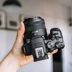 Canon czy Sony? Wybierz idealny aparat bezlusterkowy dla siebie
