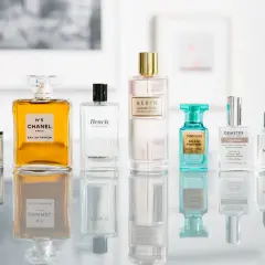 Kolekcja perfum, w tym Chanel N°5 i Tom Ford Sole di Positano, tworzy uwodzicielski afrodyzjak zapach.