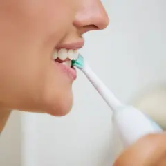 Szczoteczka soniczna: jak działa i dlaczego to hit dla Twoich zębów?