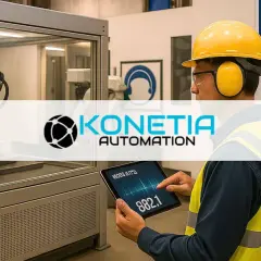 Ingeniero revisa la fórmula de potencia sonora en una tablet en una fábrica automatizada.