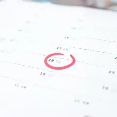 Kalendarz z zaznaczonym 18. dniem. Czekam na zwrot, moje ciepło.