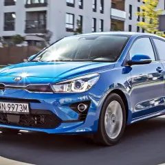 Nowa Kia Rio: Co warto wiedzieć o tym kompaktowym aucie miejskim?