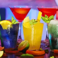 Jakie obowiązki ma barman i co naprawdę robi w barze?